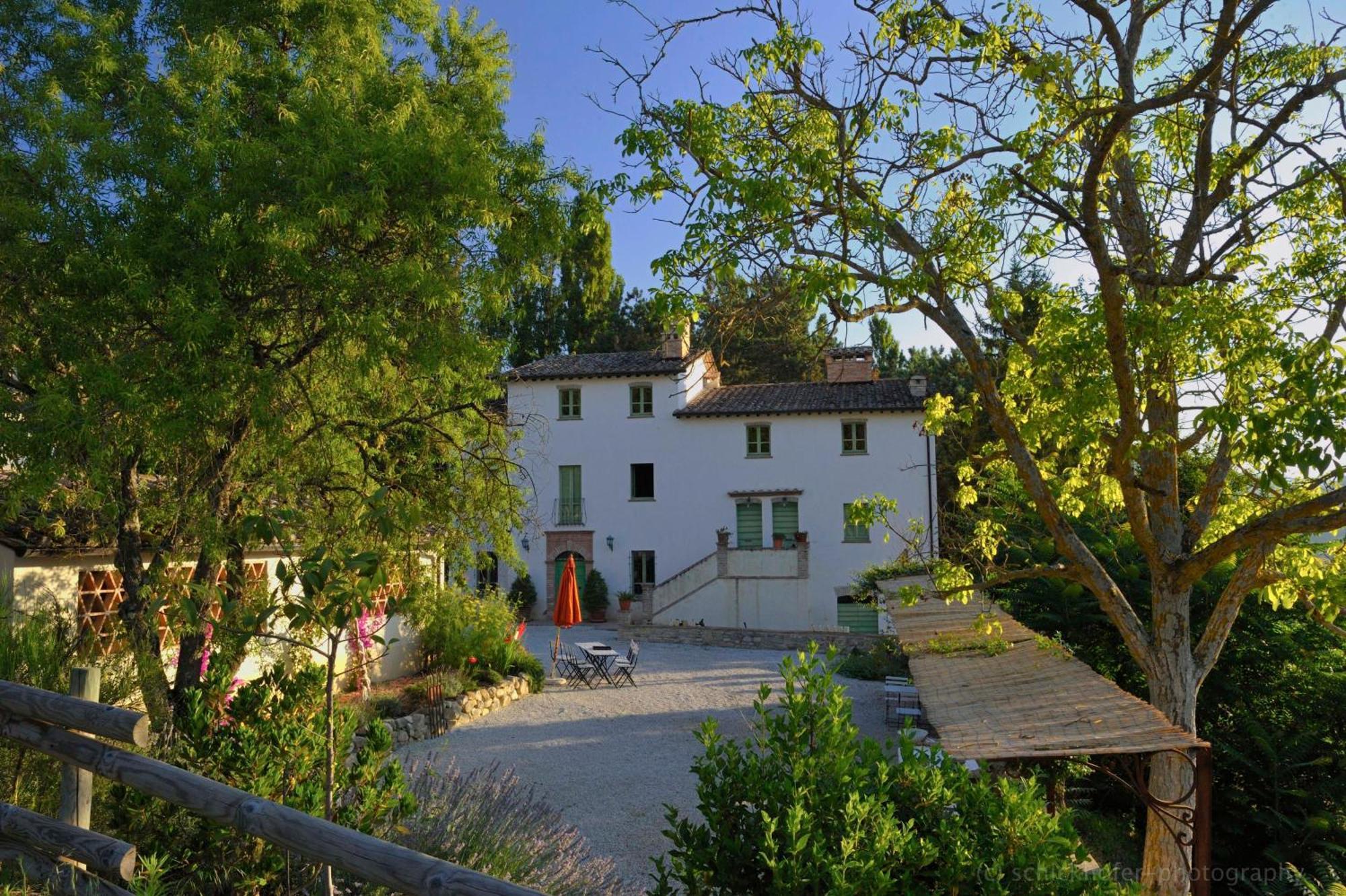 L'Ariete Guest House Montone  Exterior photo
